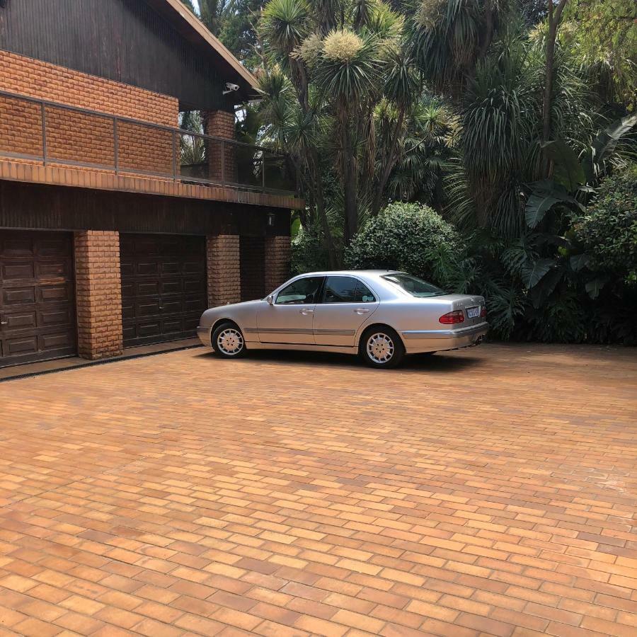 27A On Angus Hotel Johannesburg Buitenkant foto