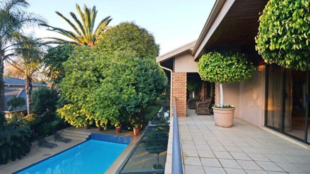 27A On Angus Hotel Johannesburg Buitenkant foto